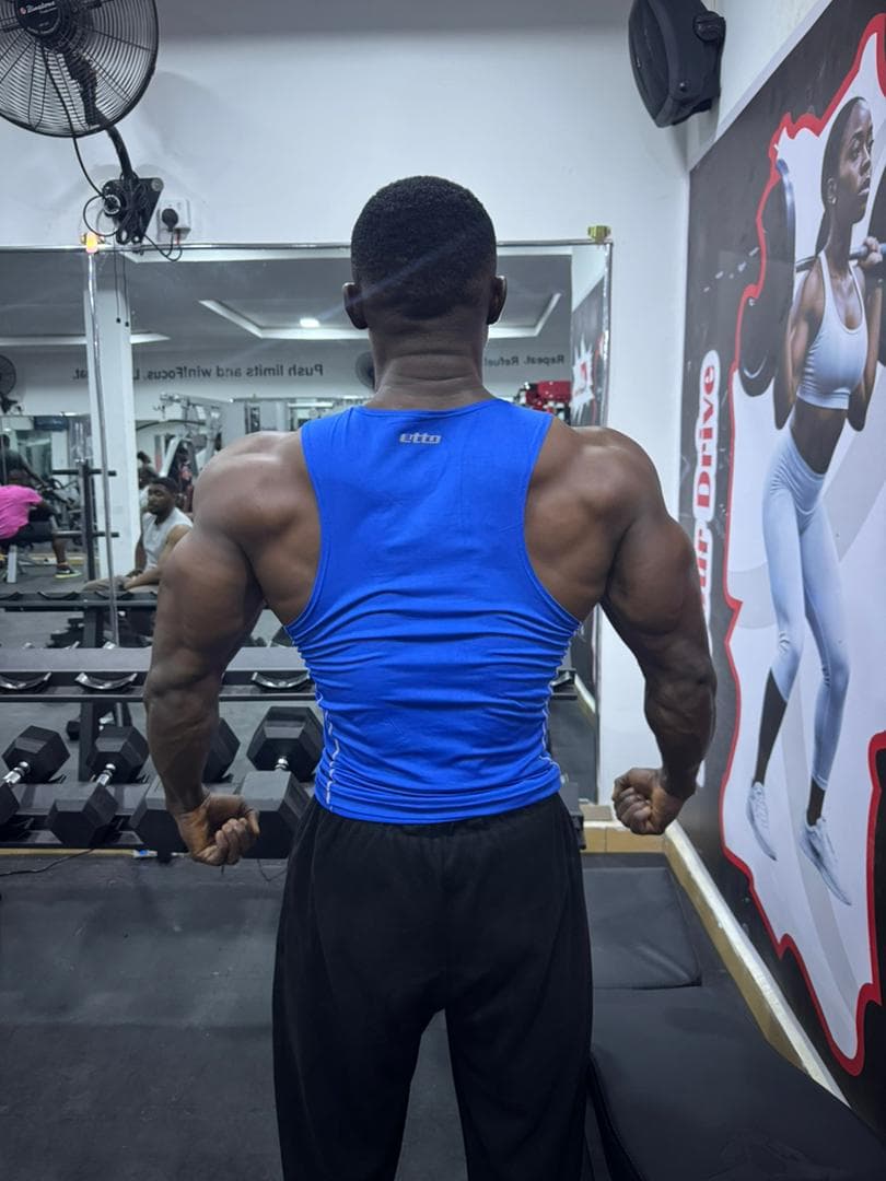 Client training moment inside the gym